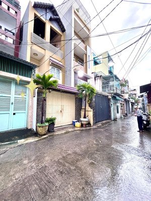 bán nhà đ.tôn thất thuyết có dt lớn 82m2, ngang 4* 21 ra hoàng diệu, bến vân đồn qua q1.