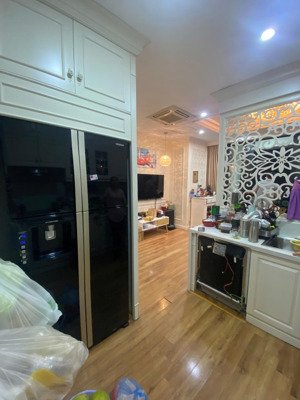 bán căn 2 phòng ngủ 69m2 vinhomes royal city giá 9 tỷ 4 - em sơn royal