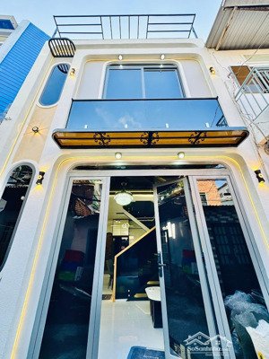 nhà ngộp bán gấp đường oto sư vạn hạnh-p12-q10. giá3tỷ350/65m2 thuê 20tr. gần vạn hạnh mall
