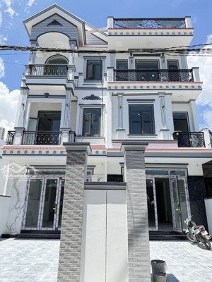 bán 2 căn nhà 3 tầng đang hoàn thiện hẻm ô tô đường cầu bè giá 4 tỷ 850 có sân để ô tô rộng rãi