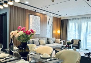 gia đình cần bán căn góc tầng 18 3pn golden palm - dt 125m2 view phố. lh 