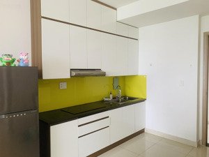 cần 2 phòng ngủ, tầng cao, view thoáng chỉ 2t490. lh 