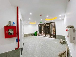 nhà 6 tầng có thang máy gần cầu chương dương- long biên. ô tô vào. dt 68m2 x mt 4,6m x giá 14.2 tỷ