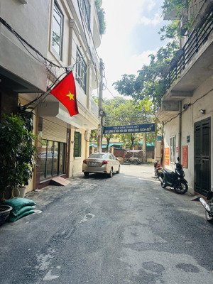 chính chủ bán nhà khu phân lô ngõ 158 hoàng văn thái.55m2-3 tầng, ô tô vào, giá 16 tỷ