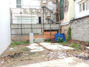 chủ kẹt tiền cần bán lô đất mặt tiền quốc lộ 13, p. hiệp bình phước, tp. thủ đức, 2 tỷ 100, 110m2.