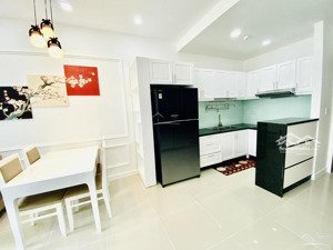 em đang cho thuê chcc gold view q.4, dt67m2, 2pn+1wc, giá 16tr/th full nội thất view đẹp