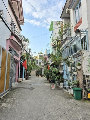 hẻm xe tải 5m- 100m²- ngang 5m- 6 pn - gần mt quang trung - 9 tỷ 8 tl tốt