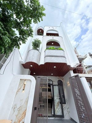 - nhà mặt tiền kinh doanh đà nẵng. gần đường hà huy tập, trung tâm tp đà nẵng..