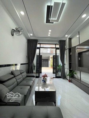 cho thuê nhà đẹp mới xây 1 trệt 1 lầu khu dân cư bửu long