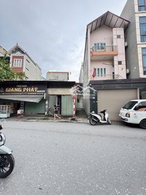 cực rẻ đất tây tựu - sát đh công nghiệp - ô tô đỗ cổng