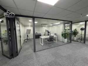 văn phòng full nội thất diện tích 140m2 đường phan xích long quận phú nhuận