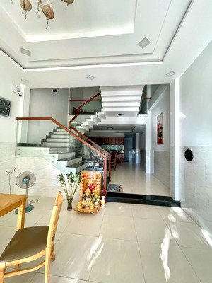 nam việt á, nhà 3 tầng - đường 10.5m - khu vực trung tâm, gần sông - gần biển. giá 12.x tỷ