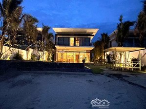 biệt thự biển hồ tràm, hồ bơi 90 m², view đẹp, sát casino. kết cấu: 2 tầng, 4pn, 5wc