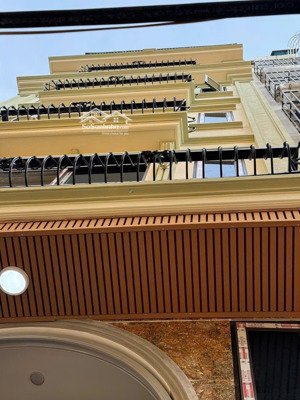 nhà tây mỗ nội thất xịn sò thang máy nhập khẩu