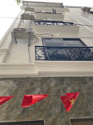 nhà riêng lai xá, dt 32m2, 4,5 tầng, mt 4,65m , chỉ 5,8 tỷ