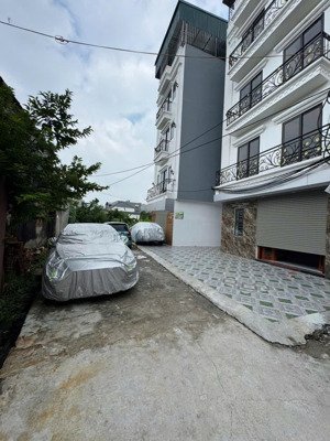 cần bán căn 51m2 ô tô vào nhà gần đh thể dục thể thao phụng châu