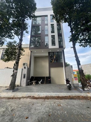 bán tòa nhà cao cấp mặt tiền mới xây 100% phường thạnh mỹ lợi- 8x20m- hầm 6 tầng- giá: 60 tỷ tl- q2