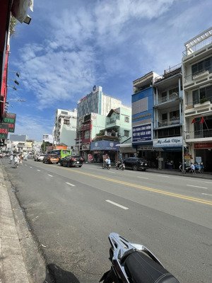 4,5 x 30m, 4 tầng, mt trường chinh - p.13....giá 26 tỷ