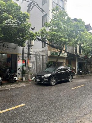 bán nhà cấp 4 mặt phố hoa lâm, 2 mặt thoáng, vỉa hè, kinh doanh 100, giá tốt 22.3 tỷ.