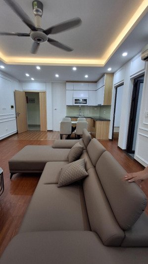 bán căn 98m,3n,2vs tại kđt văn khê, tố hữu, hà đông. nhà đã làm nội thất đẹp. sđcc. giá 5,9 tỷ