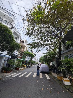 mặt tiền lê niệm , tân phú , 5 tầng - 4m x 16m , sát nguyễn sơn , đường 12m có vỉa hè , 5pn 4wc