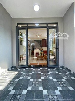 bán căn nhà đẹp 72m2, nhỏ tiền chỉ nhỉnh 5 tỷ, đường trần xuân soạn, quận 7, 3 pn, vào ở rất thích