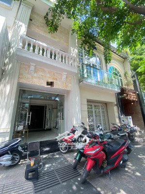 ngang duy nhất 8m - mặt tiền phố đi bộ nguyễn huệ - số 84 nguyễn huệ, quận 1