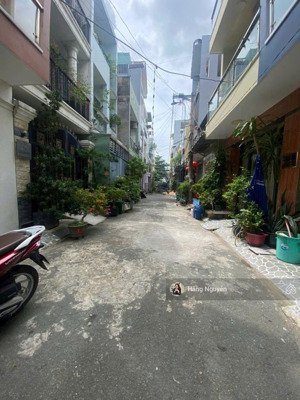 bán nhà lý phục man, xe hơi đậu cổng, 80m2, 3 tầng chỉ 7.9 tỷ