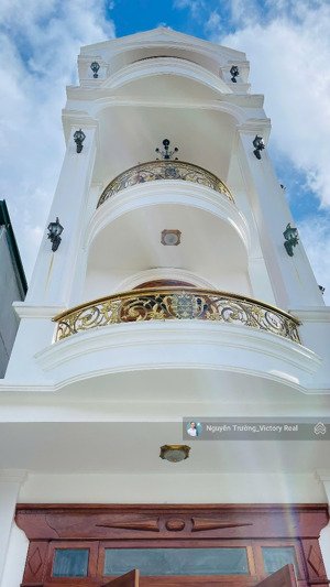 bán khách sạn vip 5x22m, 1 trệt 3 lầu, hai bà trưng, vị trí trung tâm cách hồ xuân hương 1km