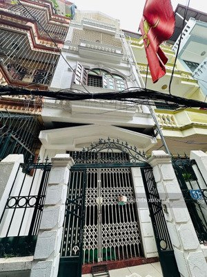 khương trung ô tô vào nhà dt 58m, giá 13,6 tỷ.