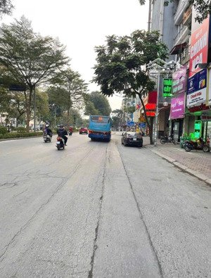 bán nhà 2 mặt tiền kinh doanh trịnh công sơn và âu cơ, tây hồ. view hồ sen, mặt tiền 10m.