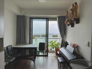 bán gấp 80m2 phase 2 2pn2wc giá chỉ 4.5 tỷ, full nội thất, nhà mới 100%, view đẹp. lh : 