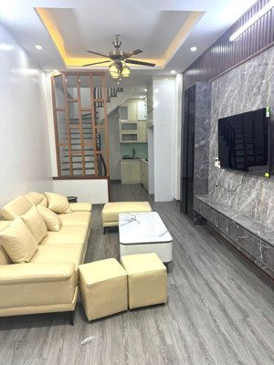 giá tốt! bán nhà hoàng hoa thám, ngõ nông, rộng, thoáng, dân xây, ở ngay, 42m, 5t, giá chỉ 8,2 tỷ