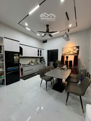 nhà đẹp lung linh, hẻm rộng tân quý 4.5x13m nhà trệt lầu giá siêu tốt chỉ 7.5 tỷ tl