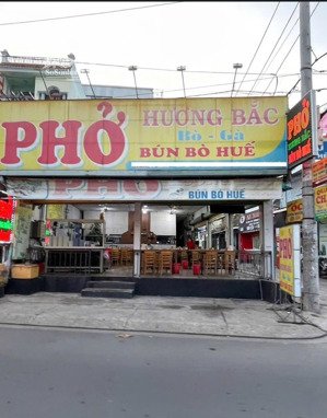 ngân hàng thanh lý nhà lô góc 2 mặt tiền 7,6x11m ngay chợ bình chánh, nhà cho thuê 30tr