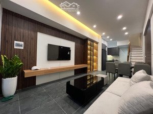 phân lô tây hồ - nhà đẹp dân xây - ba gác đỗ cửa - 40m ra phố - ba ngủ full nội thất.