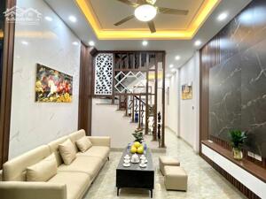 NHÀ ĐẸP KHƯƠNG ĐÌNH – THANH XUÂN | 45M² X 4 TẦNG | 11.6 TỶ | FULL NỘI THẤT – 2 THOÁNG – CÓ BAN CÔNG