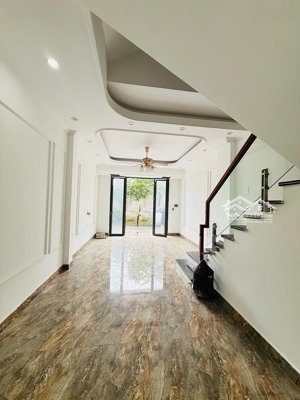 tin được không? chưa tới 4 tỷ nhà mặt đường đằng hải 50m x 4 tầng. lh 