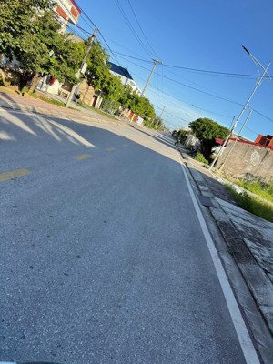 ( thật 1000%) bán đất 900triệu 600m. cách 3 phút đi xe r chợ hang kim động. dân chí cao. tiềm năng.