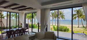 biệt thự mặt biển hạ long, cạnh nhà hàng hồng hạnh, sẵn nhà full đồ, sẵn hđ thuê 1 tỷ/ năm