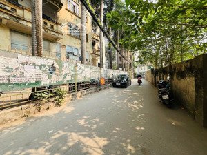 cầu giấy; vị trí trung tâm - nhà dân xây 5 tầng - 2 thoáng trước, sau-ngõ nông gần phố-nhỉnh 14 tỷ