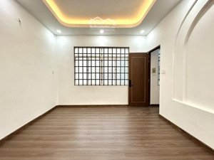 siêu phẩm đường 5.6m tú xương - q3. giá 4tỷ650. đang cho thuê 25tr. gần bệnh viện da liễu tp. hcm