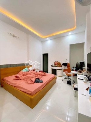 kẹt tiền cần tiền bán nhà lý thái tổ,quận 10-giá:5.18tỷ/54m2 (4.5x12m) sổ hồng, gần bệnh viện