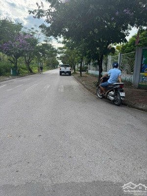 cần bán gấp nhà phân lô 55m2 khu đt mậu lương, xây mới có thang máy giá rẻ nhất kv, lh 