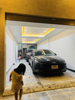 bán nhà kd dòng tiền ô tô 16 đỗ ngõ trạm, long biên hn dt: 60m2 x 7 tầng, thang máy 630kg.