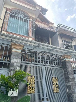 bán nhà 3 tầng- xe hơi quay đầu- 4mx12 - kế bên nhà thi đấu quận7 - nhỉnh 7tỷ