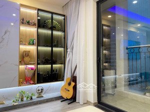 bán căn hộ 3 ngủ - 2vs, dt 122m2, tầng trung, ban công đn tòa diamond flower lê văn lương, 10.5 tỷ