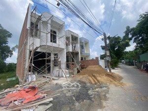 bán nhà phố 1t 1l mới 100% mặt tiền đường nhựa kinh doanh