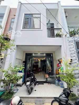 bán gấp nhà riêng mã lò, btân, 48m2, 2 tầng mới đẹp, hẻm xe hơi đỗ cửa, nhỉnh 4 tỷ xíi.