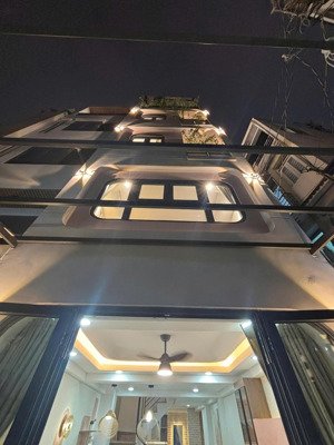 nhà đẹp vào ở ngay 5 tầng hxh 8m ( 4,5 x 17 ) 15,5 tỷ ngay lý thường kiệt, chợ tân bình